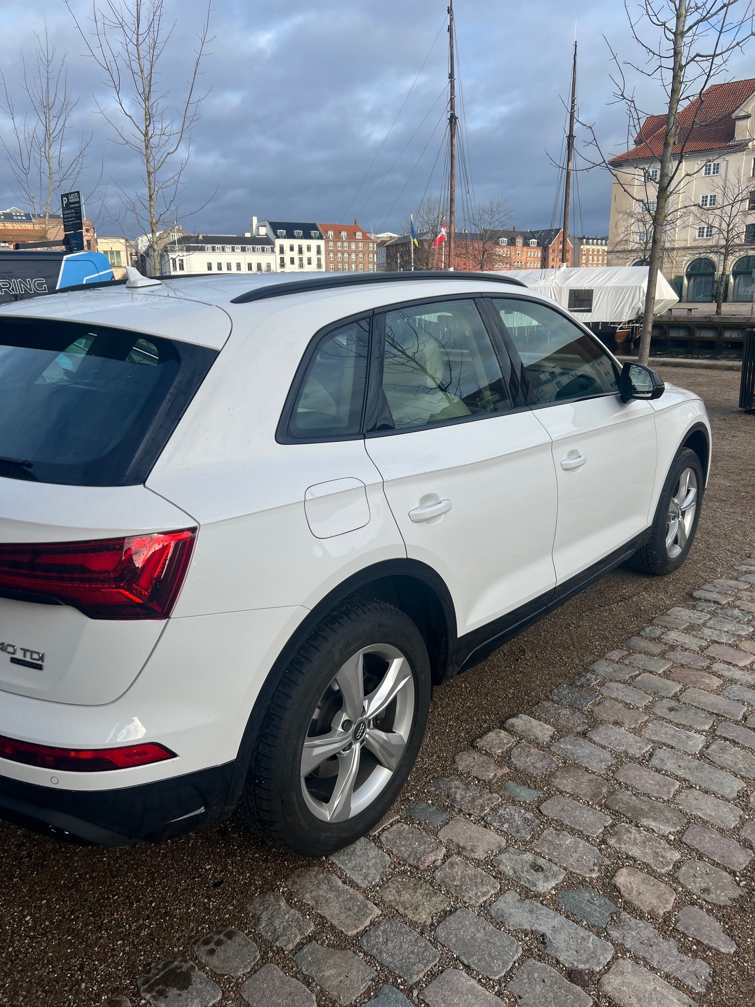 Hvid Audi Q5 fra 2023
