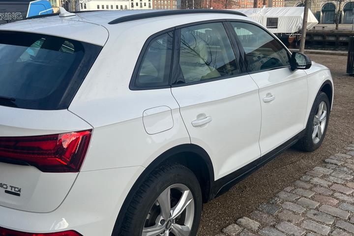 Hvid Audi Q5 fra 2023