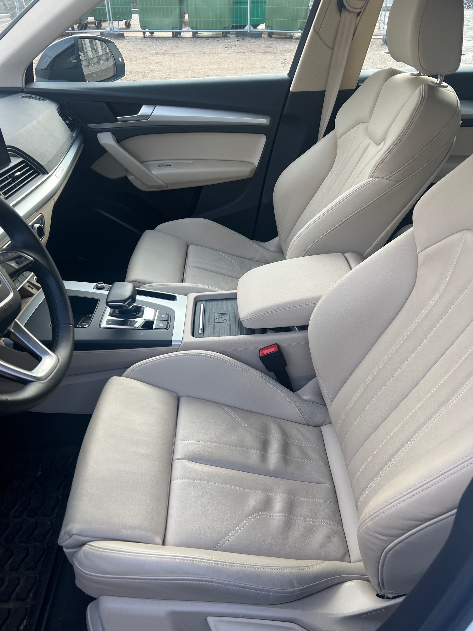 Hvid Audi Q5 fra 2023
