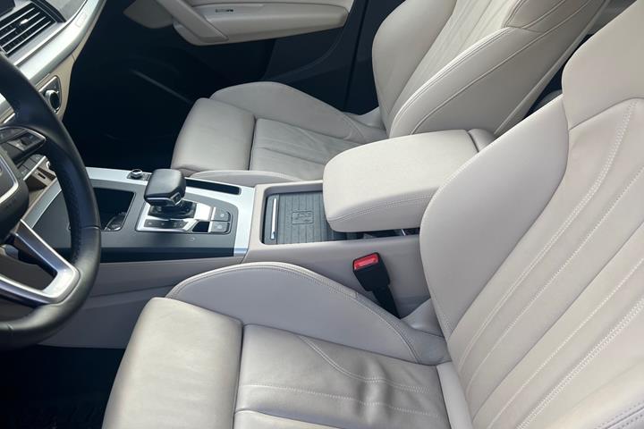 Hvid Audi Q5 fra 2023