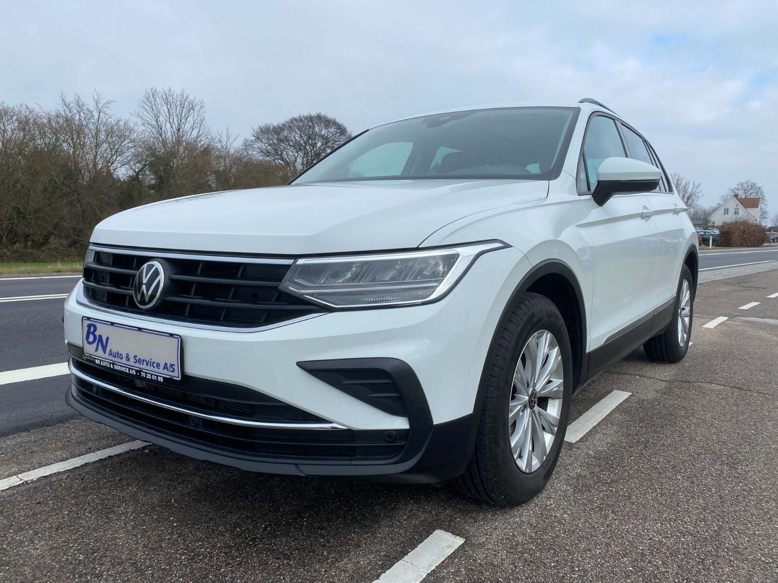 Hvid VW Tiguan fra 2021