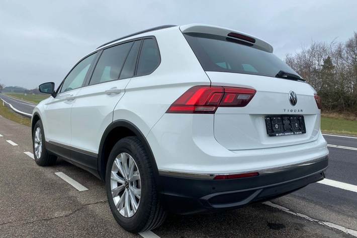 Hvid VW Tiguan fra 2021