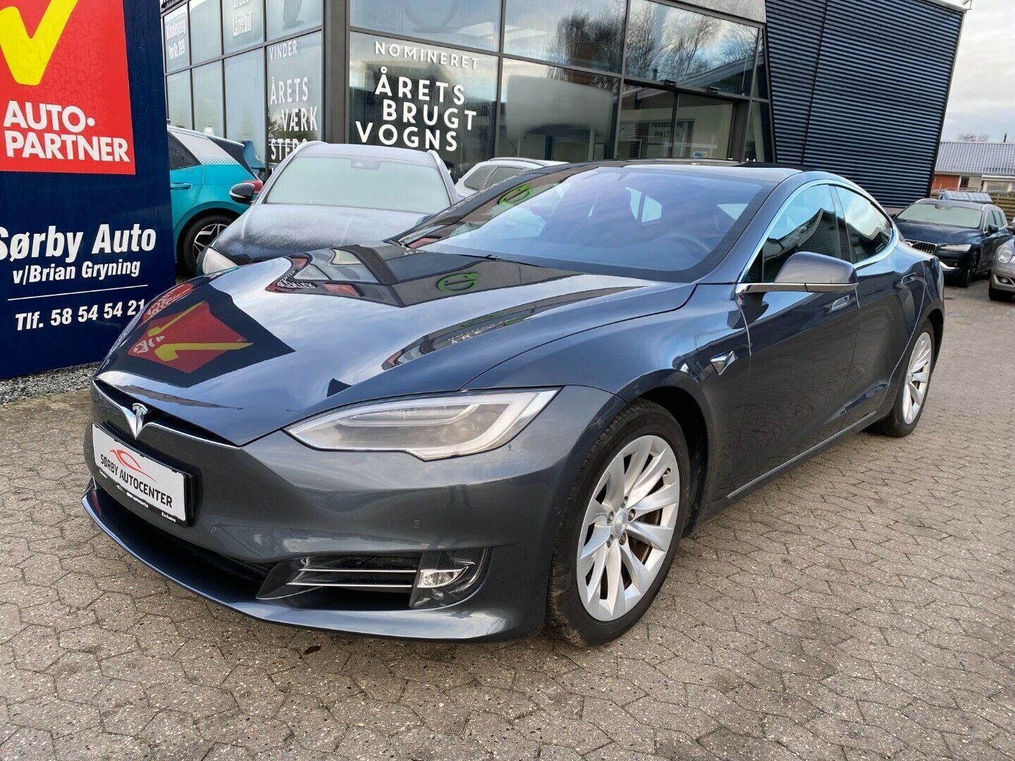 Grå Tesla Model S fra 2018