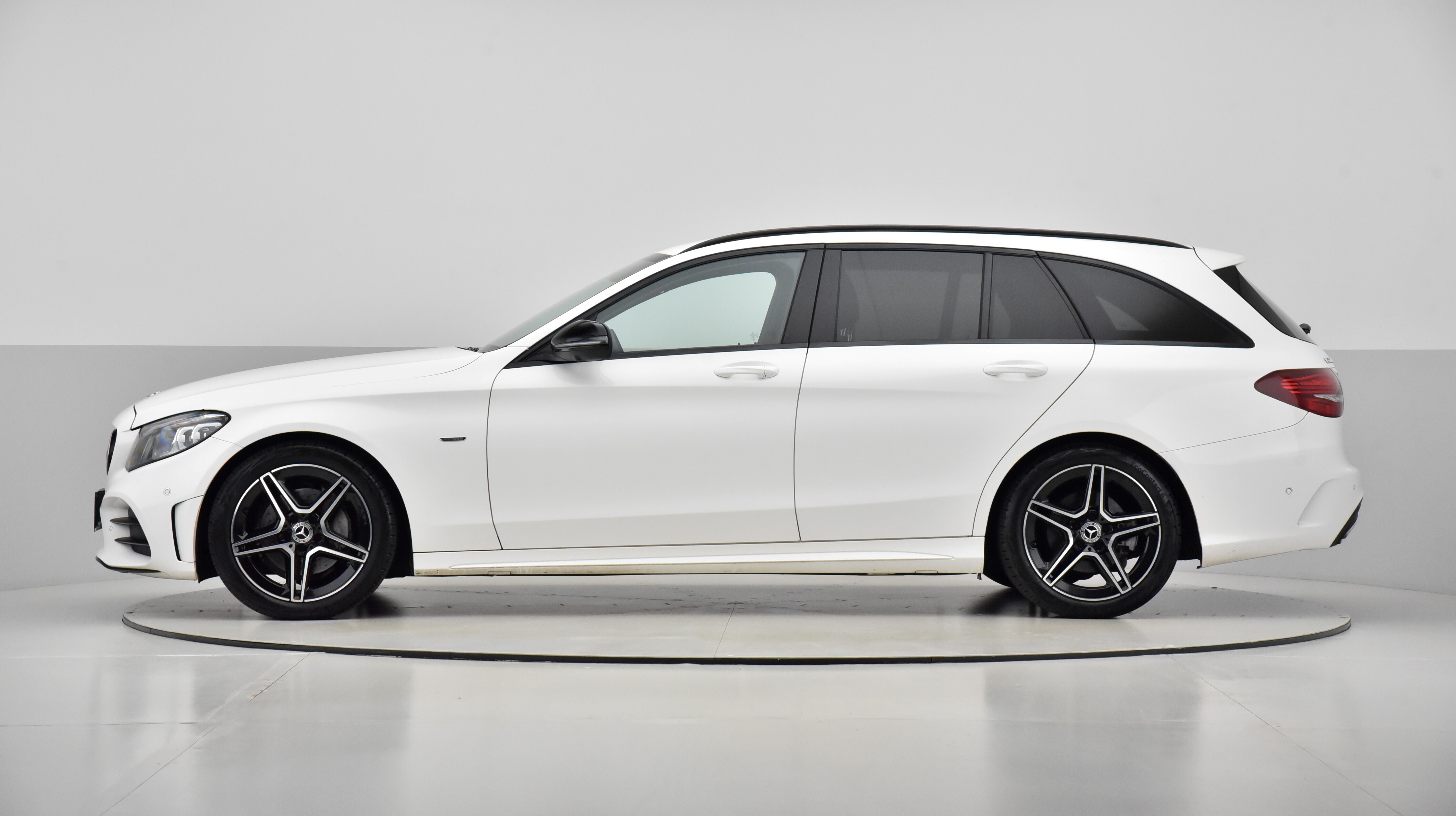 Hvid Mercedes C220 fra 2020