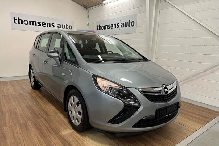 Grå Opel Zafira Tourer fra 2015 set udefra