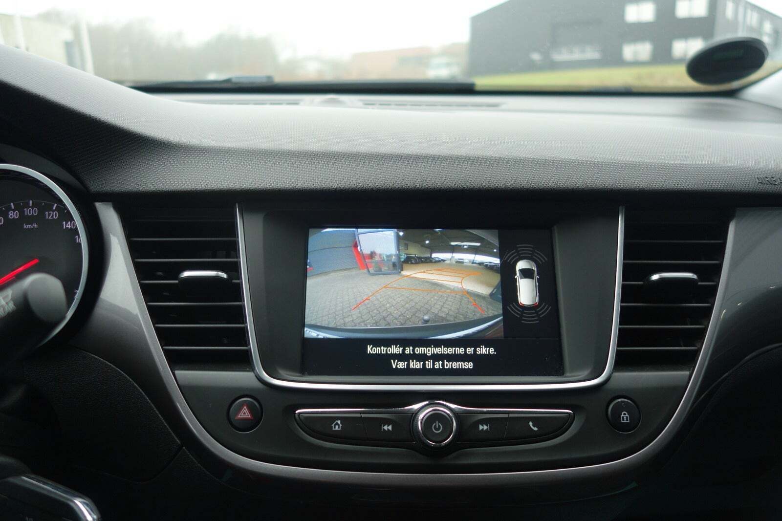 Hvid Opel Crossland X fra 2018