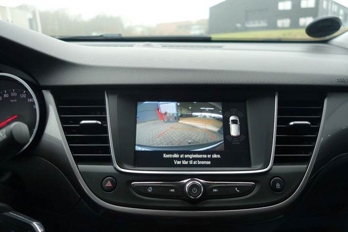 Hvid Opel Crossland X fra 2018