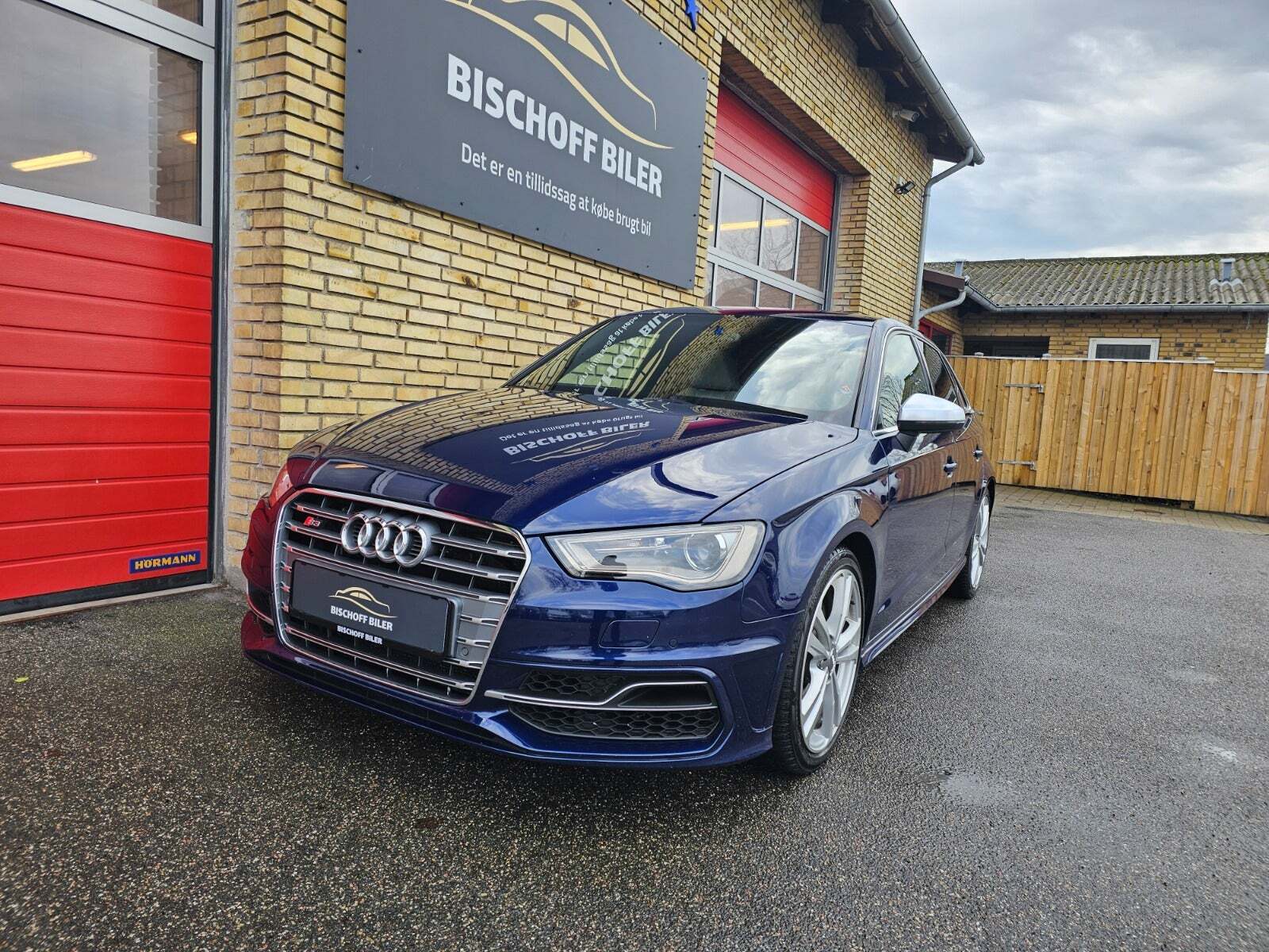 Blå Audi S3 fra 2014 set udefra