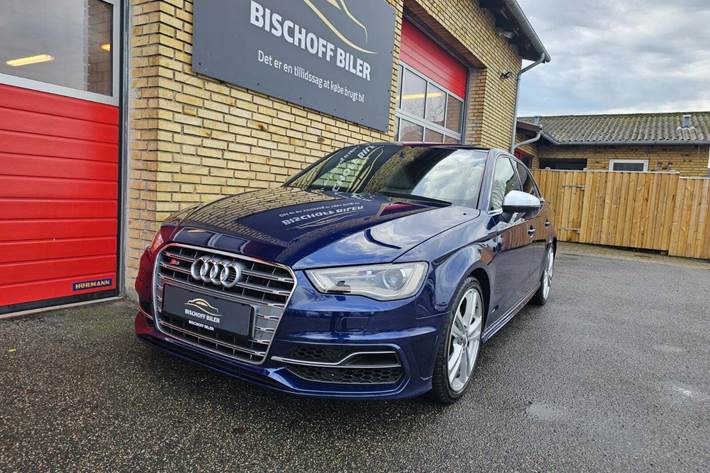 Blå Audi S3 fra 2014 set udefra