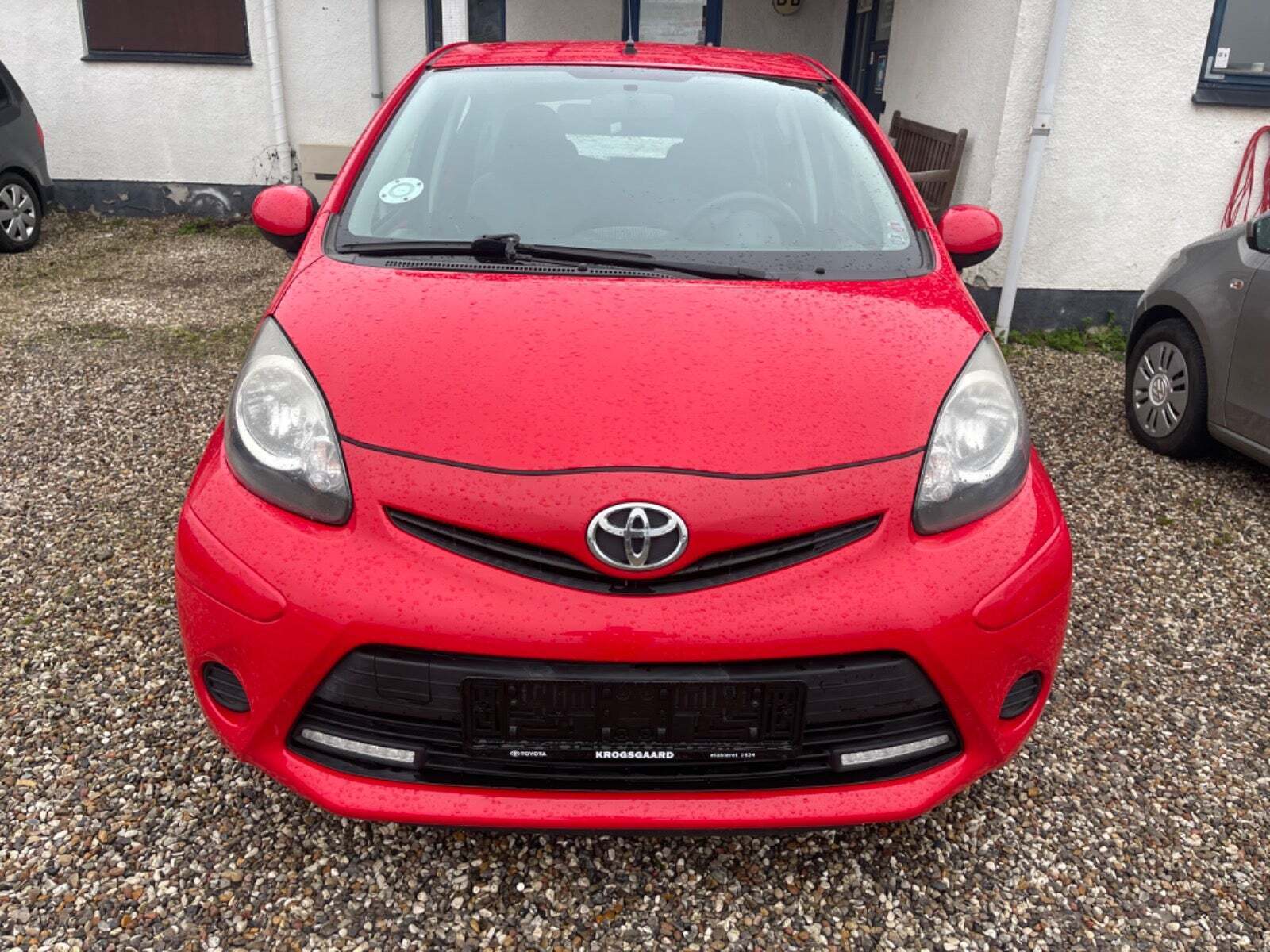 Rød Toyota Aygo fra 2012