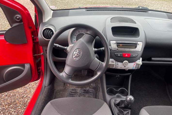 Rød Toyota Aygo fra 2012