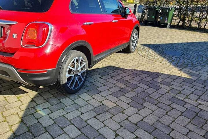 Rød Fiat 500X fra 2016