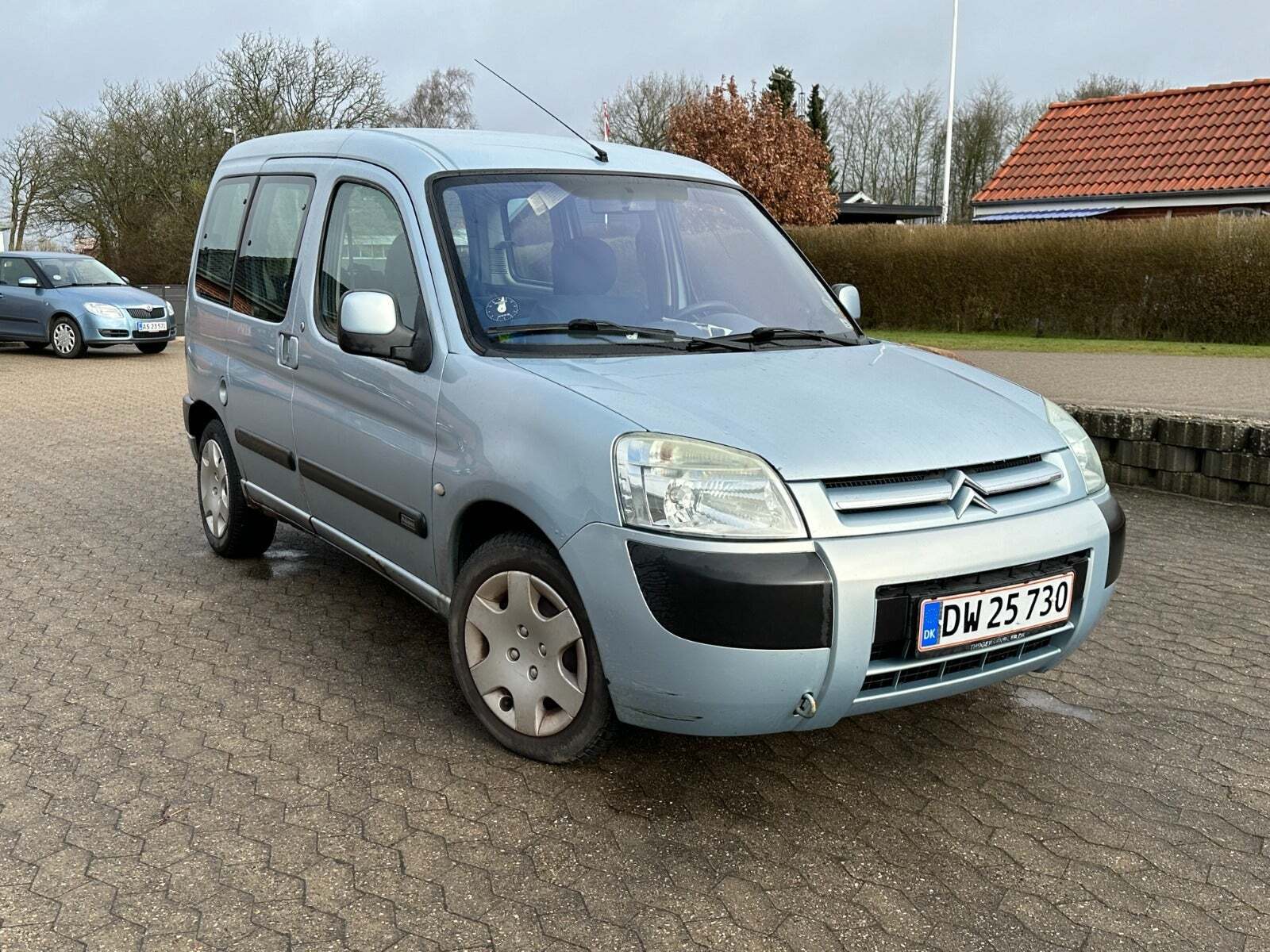 Blå Citroën Berlingo fra 2004
