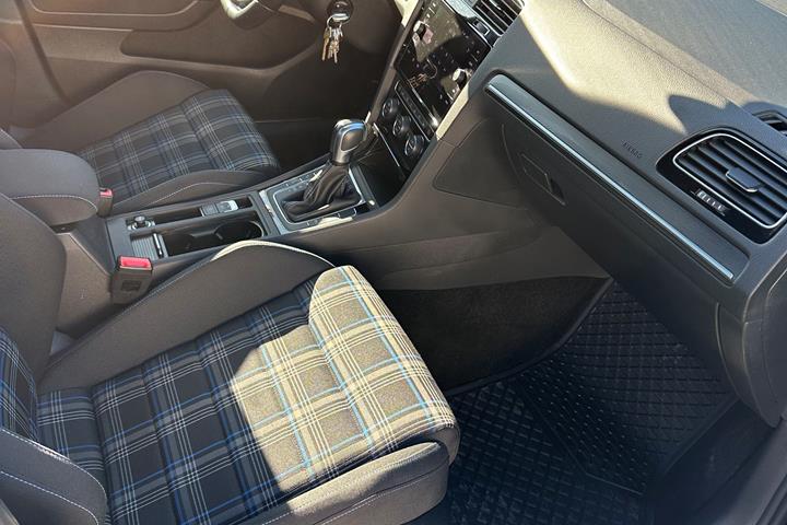 Sort VW Golf fra 2020