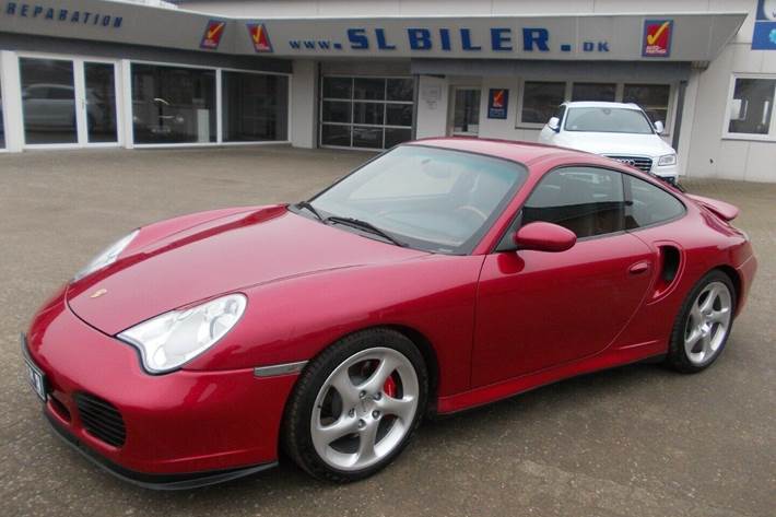 Sort Porsche 911 Turbo fra 2000