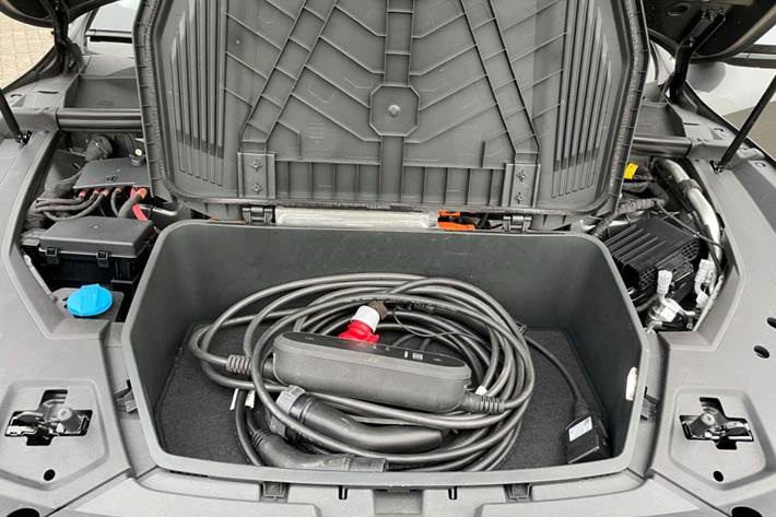 Grå Audi e-tron fra 2021