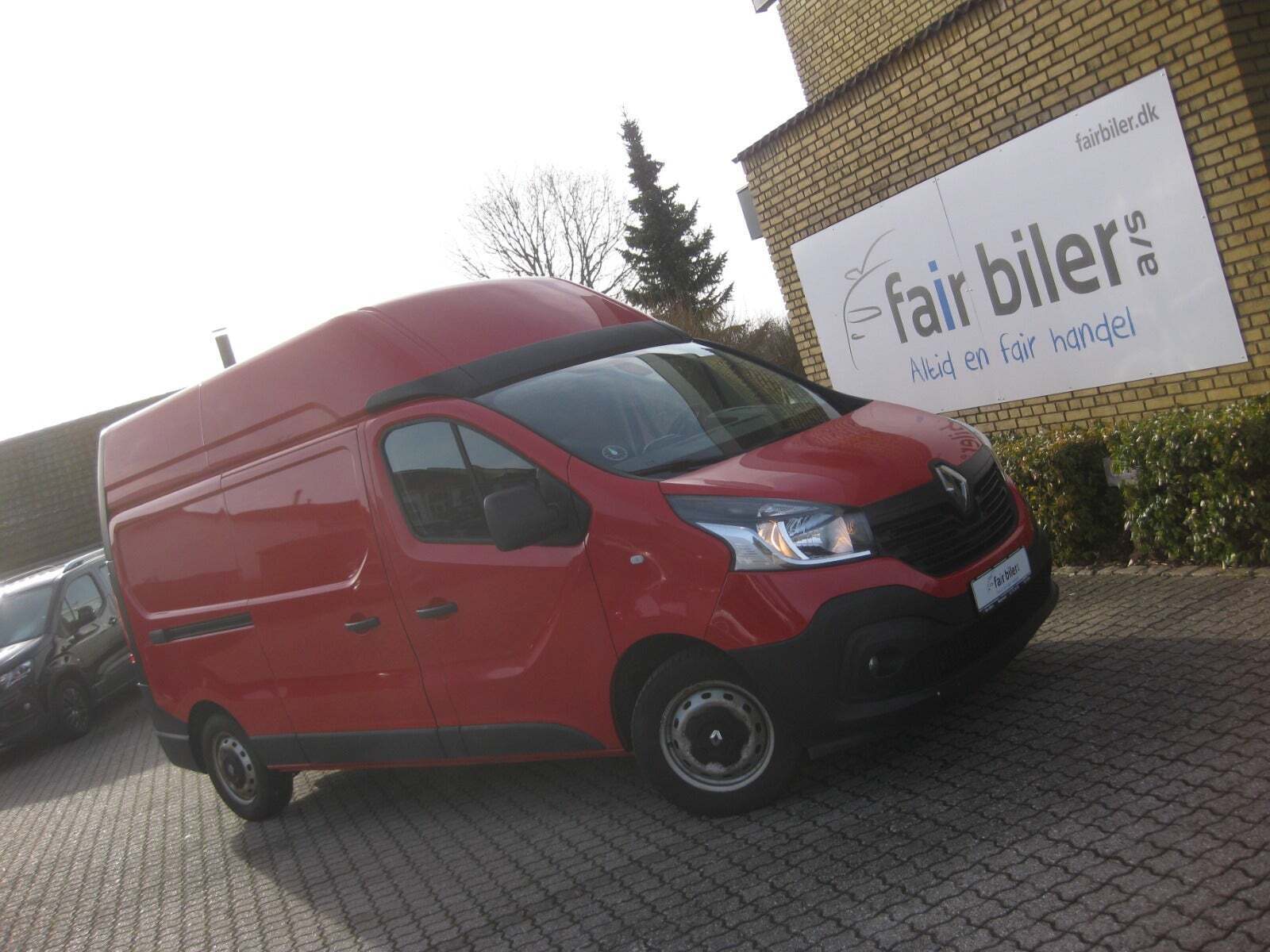 Rød Renault Trafic T29 fra 2018