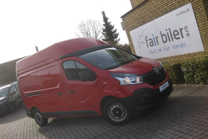 Rød Renault Trafic T29 fra 2018