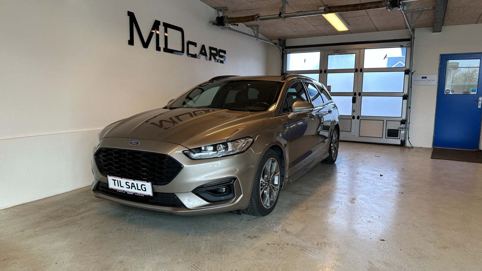 Orange Ford Mondeo fra 2020