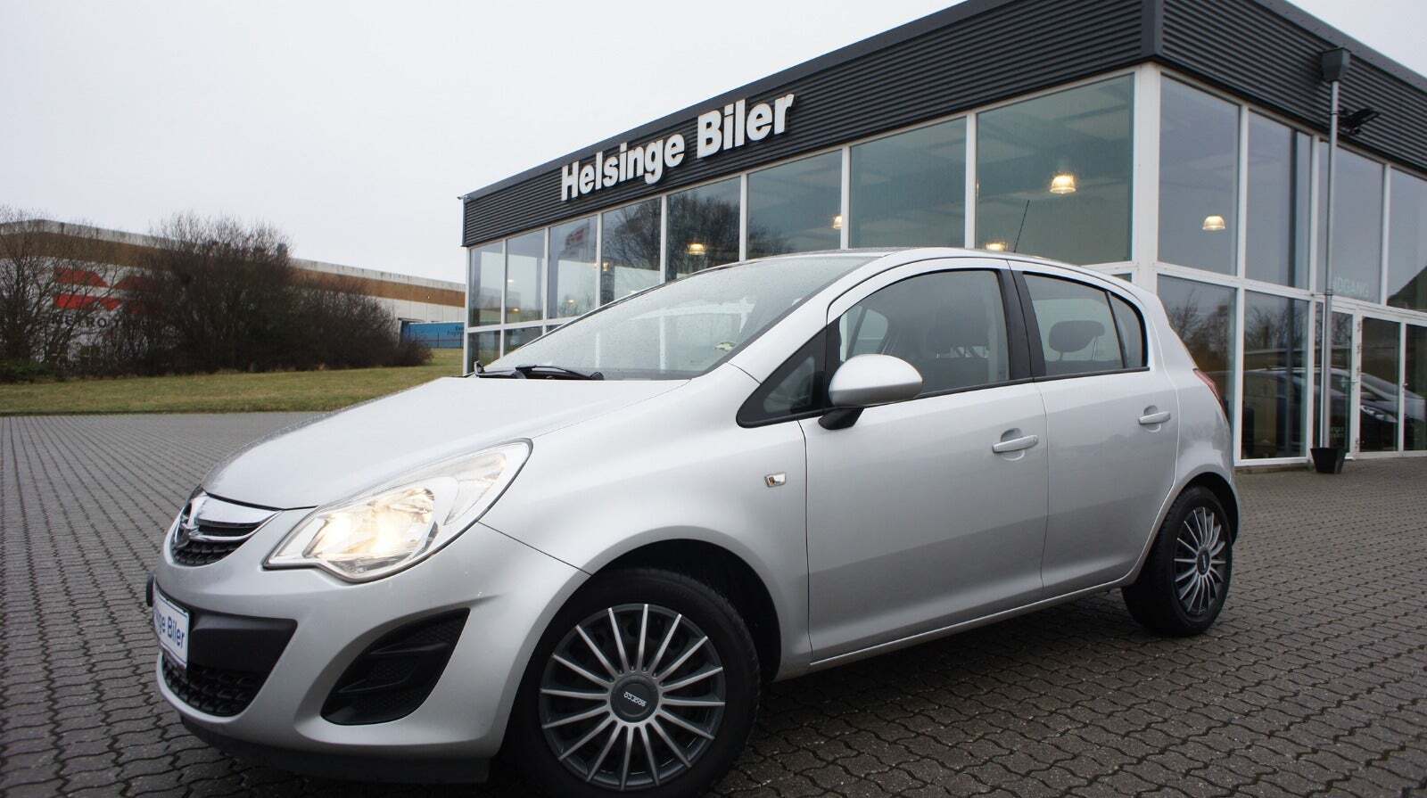 Sølv Opel Corsa fra 2012