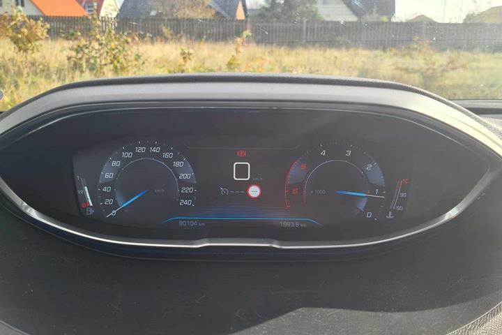 Grå Peugeot 5008 fra 2018
