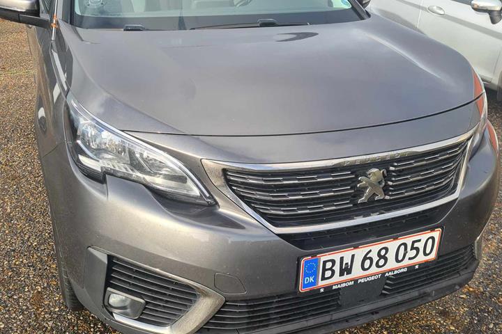 Grå Peugeot 5008 fra 2018