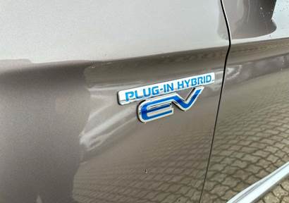 Mitsubishi Outlander 2,4 PHEV Intense CVT 4WD