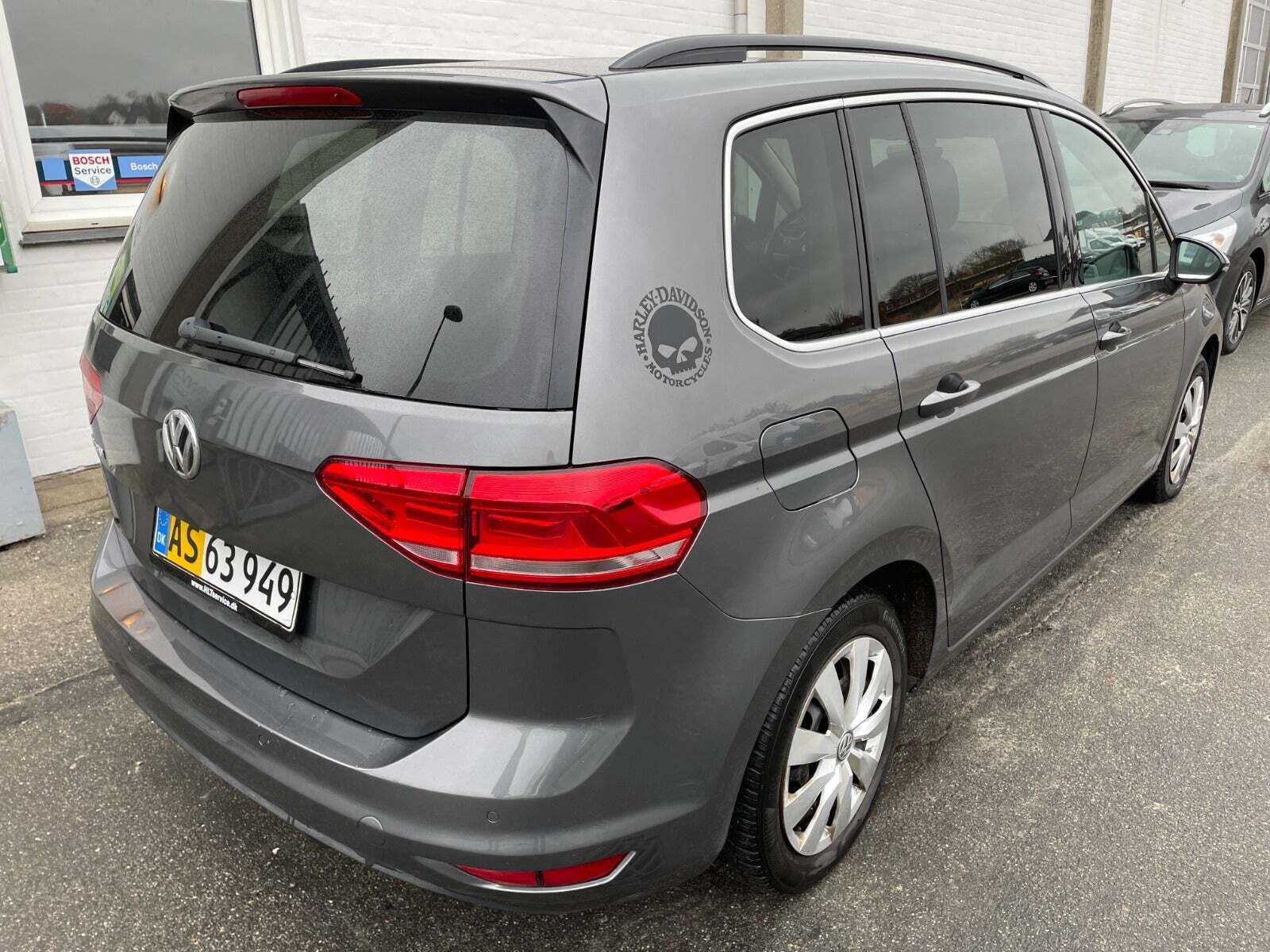 Grå VW Touran fra 2016