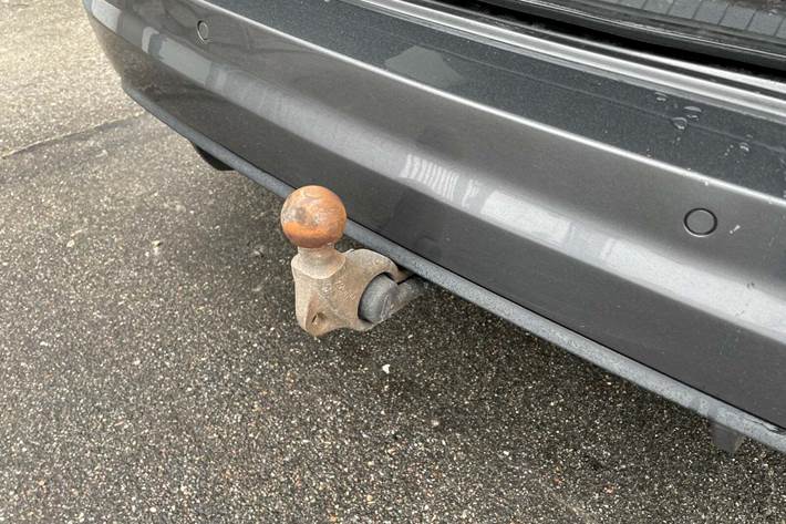 Grå VW Touran fra 2016