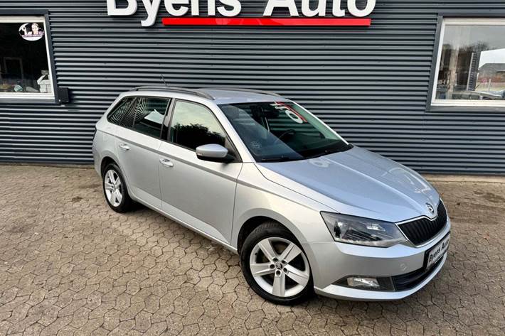 Sølv Skoda Fabia fra 2018 set udefra