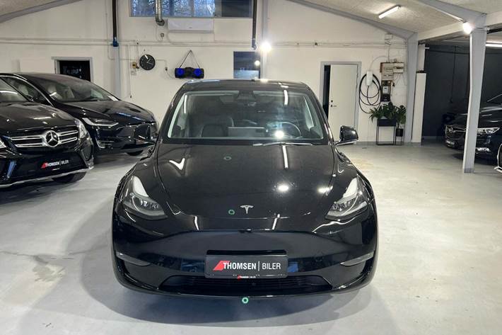 Sort Tesla Model Y fra 2022