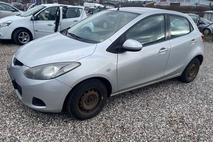 Sølv Mazda 2 fra 2009