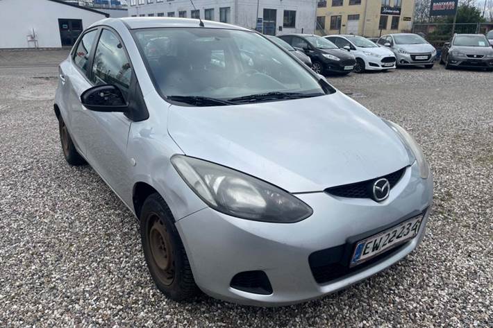 Sølv Mazda 2 fra 2009