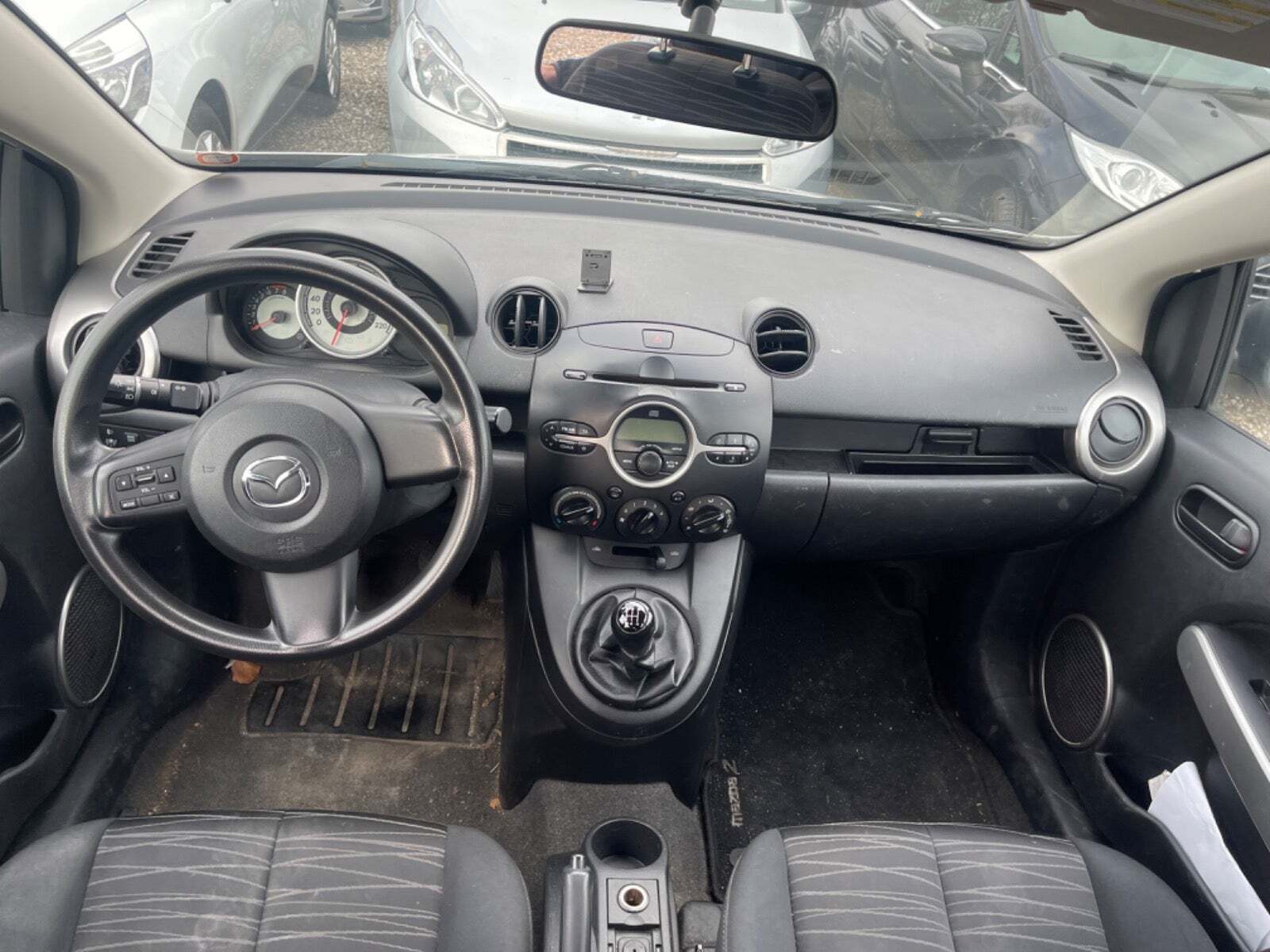 Sølv Mazda 2 fra 2009