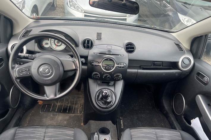 Sølv Mazda 2 fra 2009