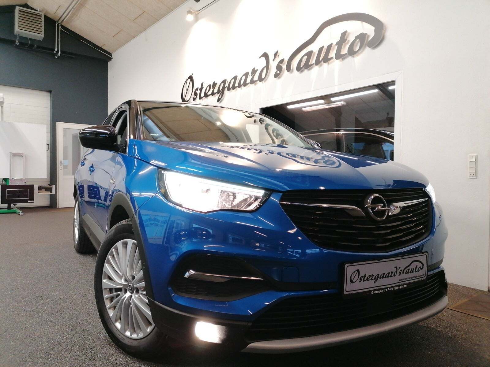 Blå Opel Grandland X fra 2018
