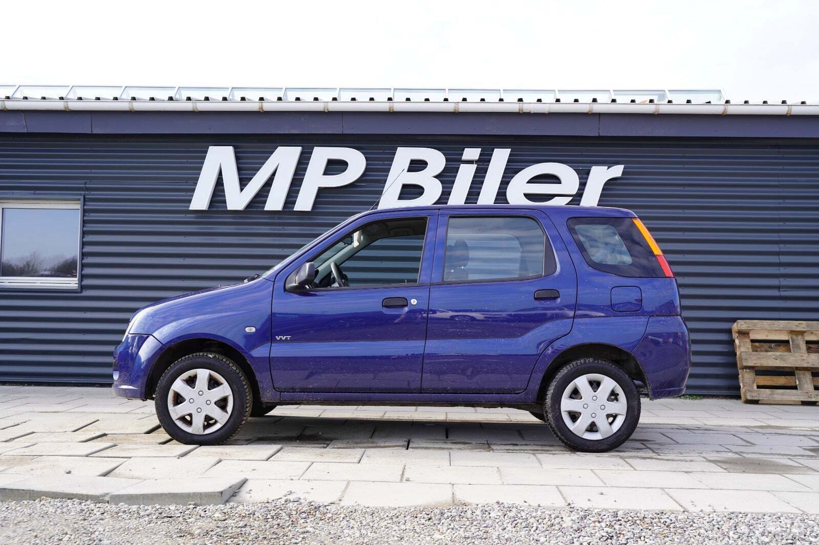 Blå Suzuki Ignis fra 2006