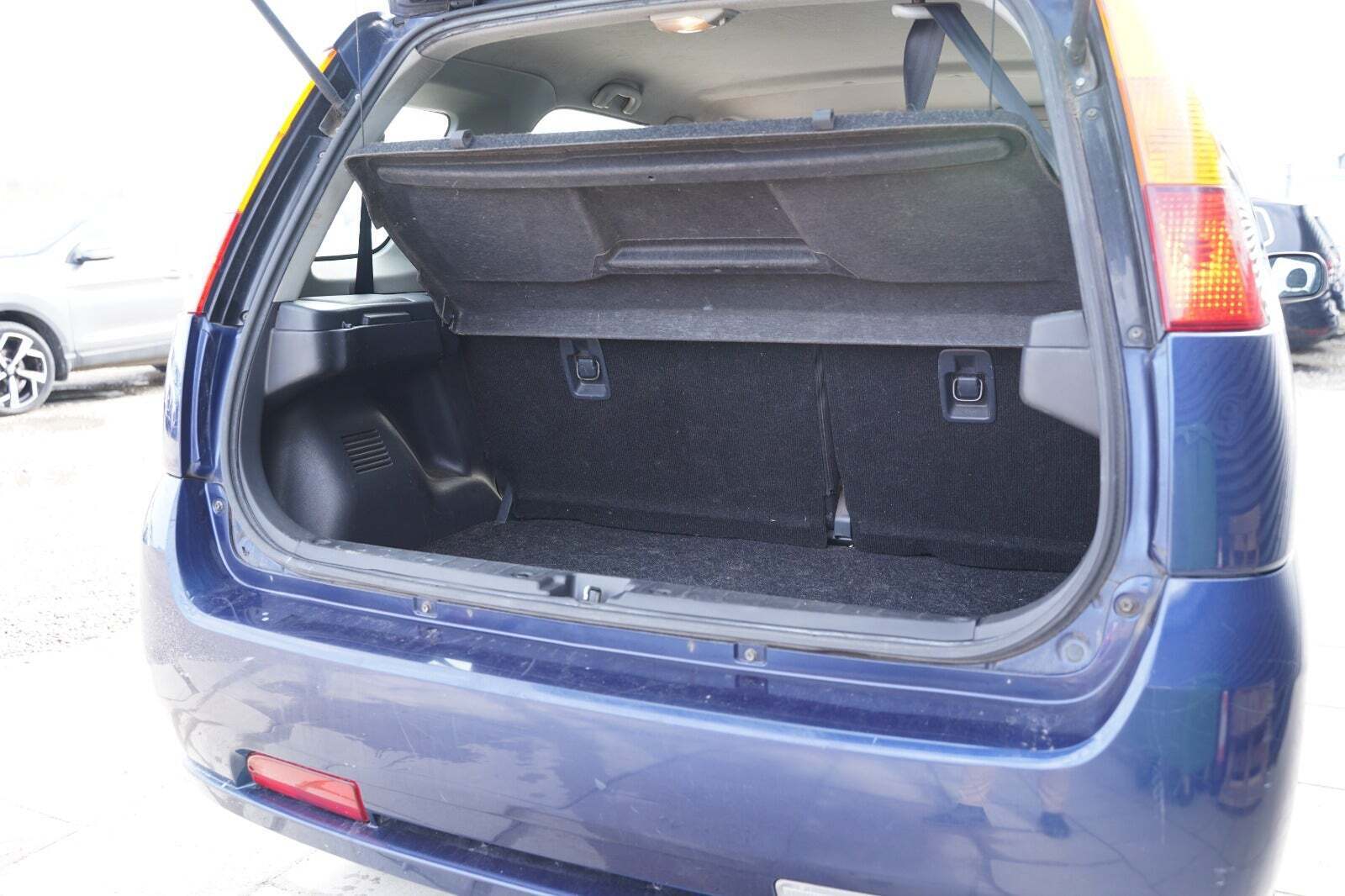 Blå Suzuki Ignis fra 2006