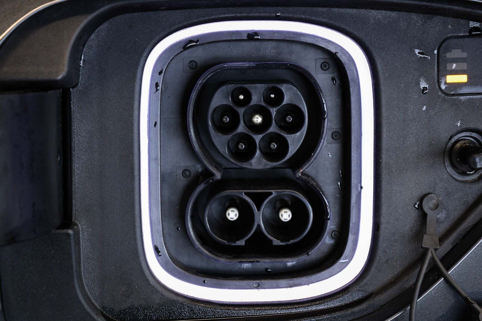 Grå Hyundai Kona fra 2023