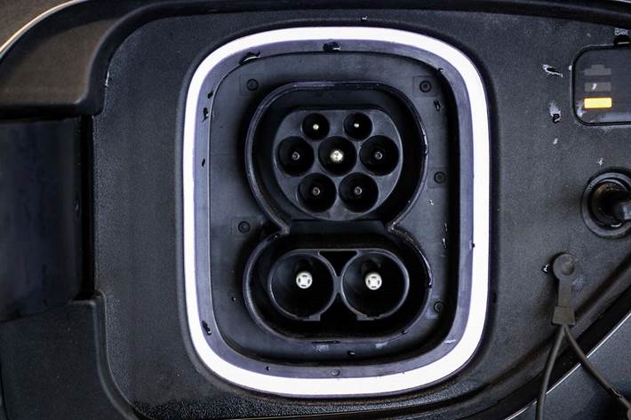 Grå Hyundai Kona fra 2023