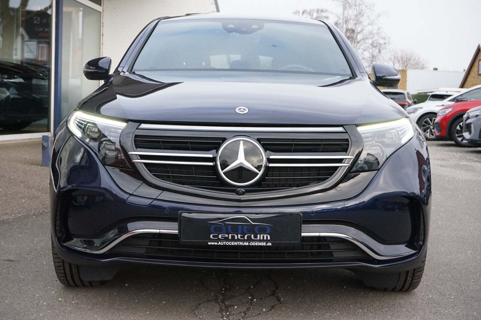 Blå Mercedes EQC400 fra 2023