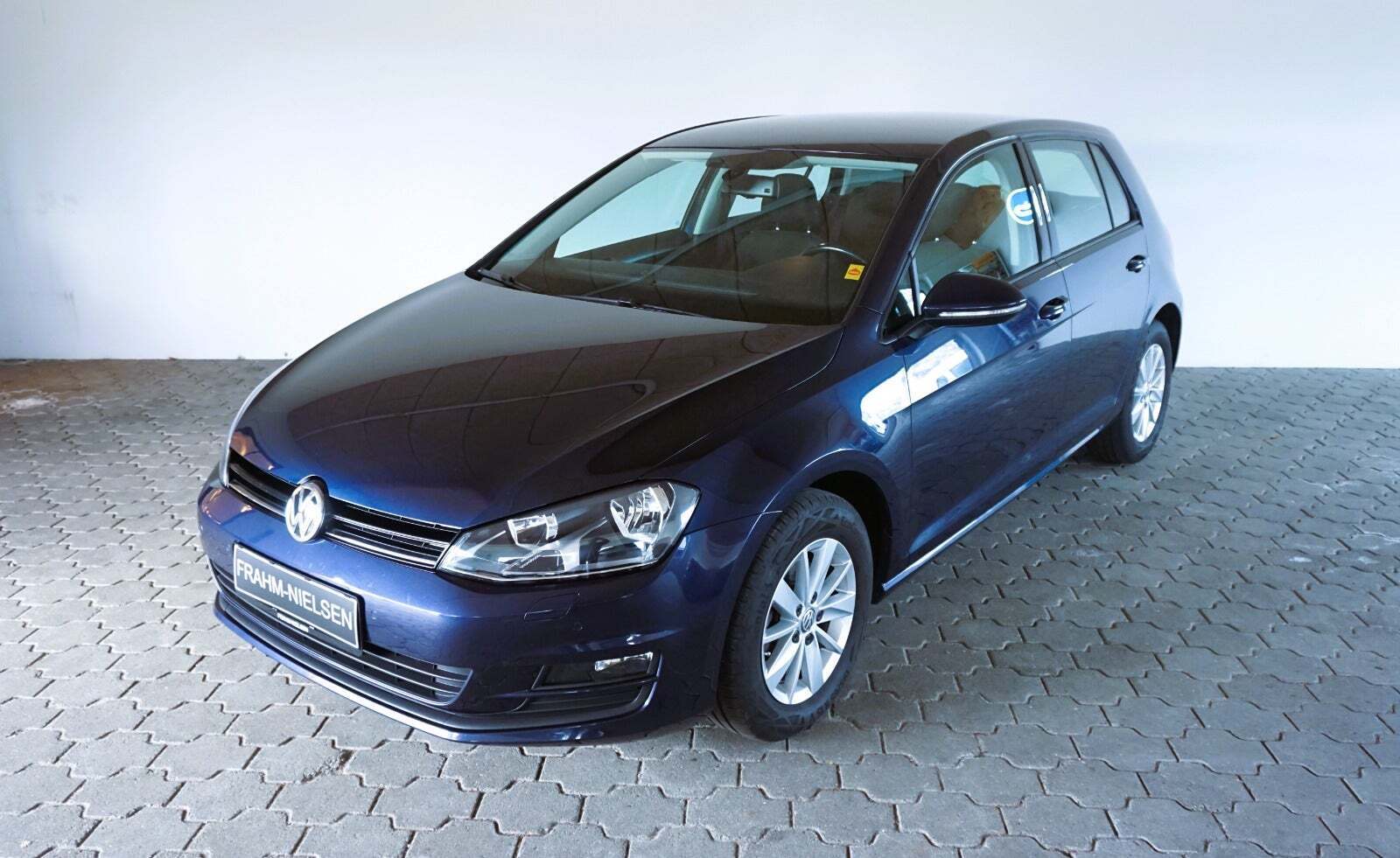 Blå VW Golf VII fra 2014