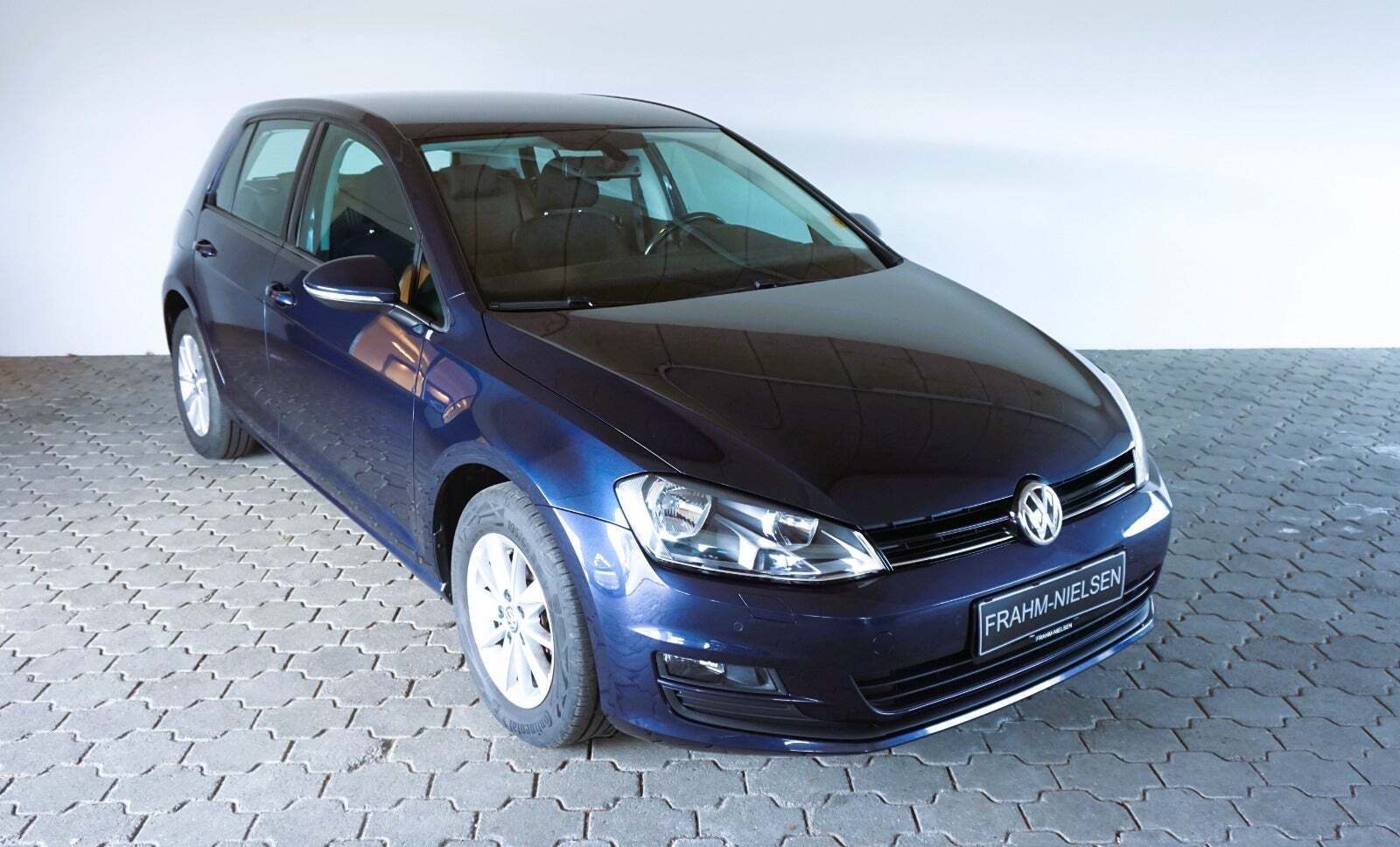 Blå VW Golf VII fra 2014