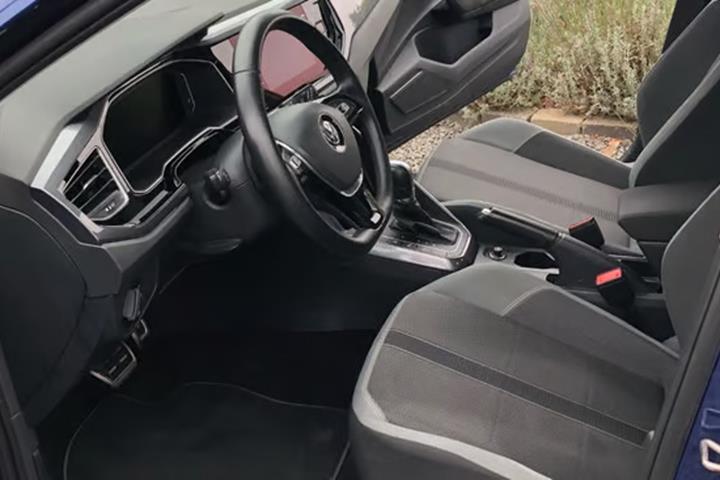 Blå VW Polo fra 2018