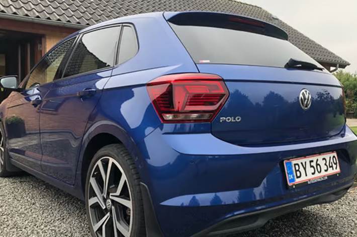 Blå VW Polo fra 2018