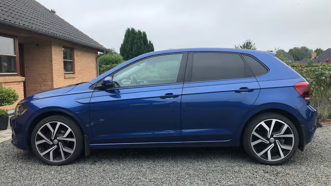 Blå VW Polo fra 2018