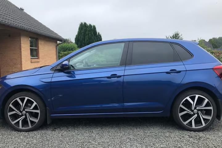 Blå VW Polo fra 2018