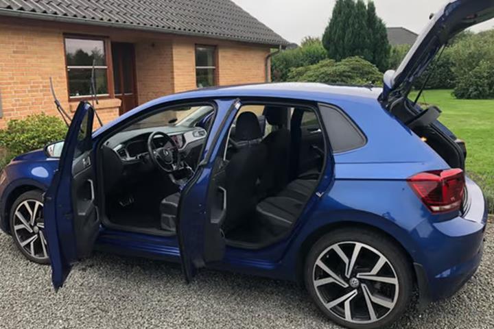 Blå VW Polo fra 2018