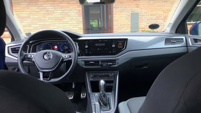 Blå VW Polo fra 2018