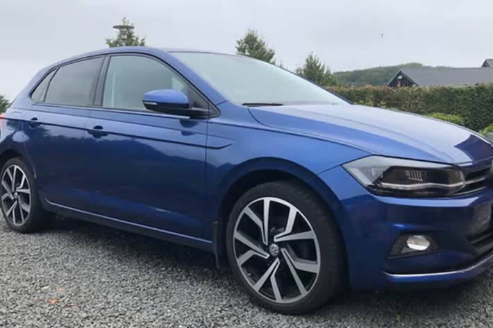 Blå VW Polo fra 2018
